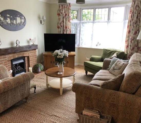 Country-Style-Living-Area-Emma-Martin-Interiors