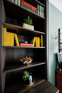 Decorating-shelves-emma-martin-interiors